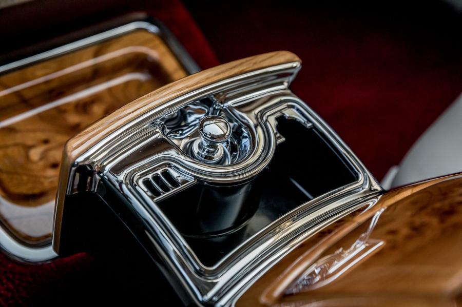 Детали интерьера Rolls-Royce Phantom EWB 2007 года  (NA) (фото 51 из 105)